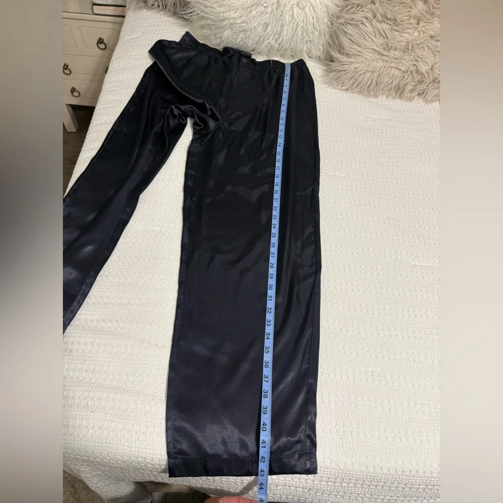 Roundtree & Yorke Charcoal Sleepwear - Picture 3 of 14